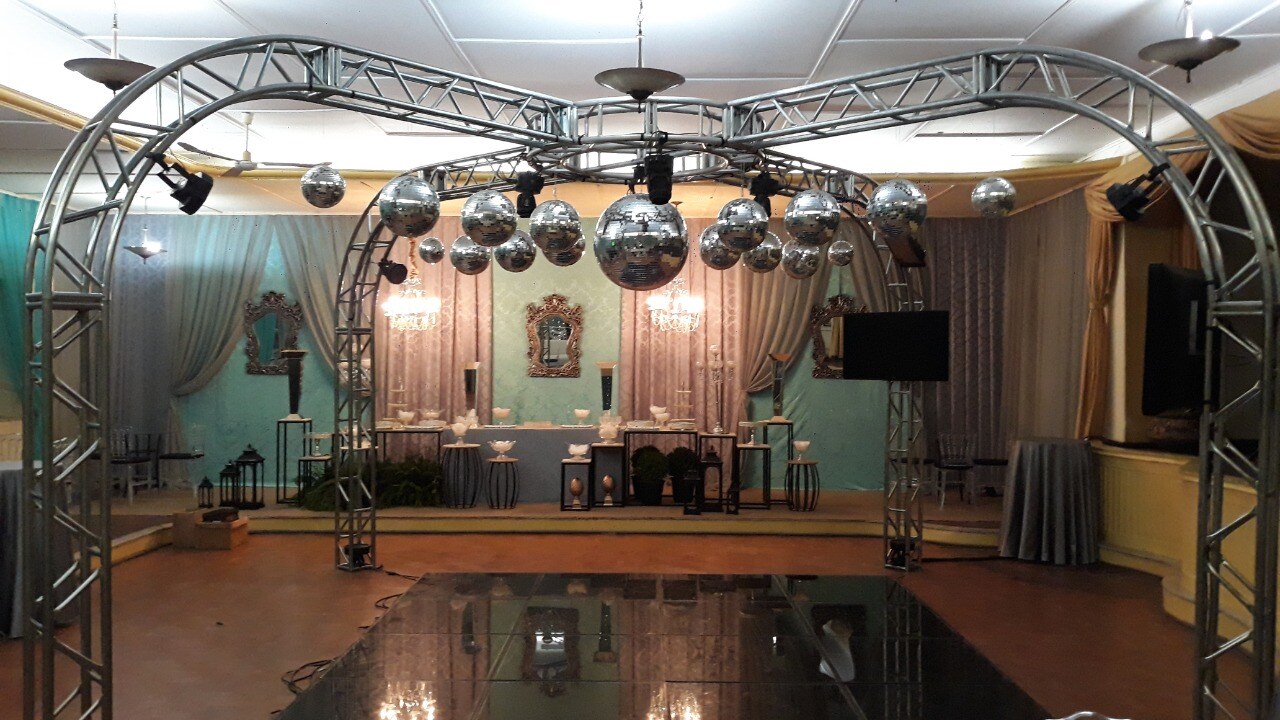 pista em X com circulo central e cantos arredondados_a25